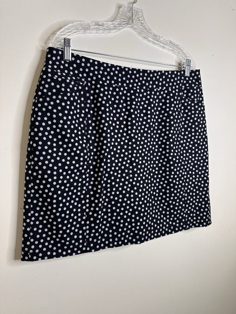 Chicos Zenergy Size 2 US 12 Black White Polka Dot Skort Active Wear Golf Tennis